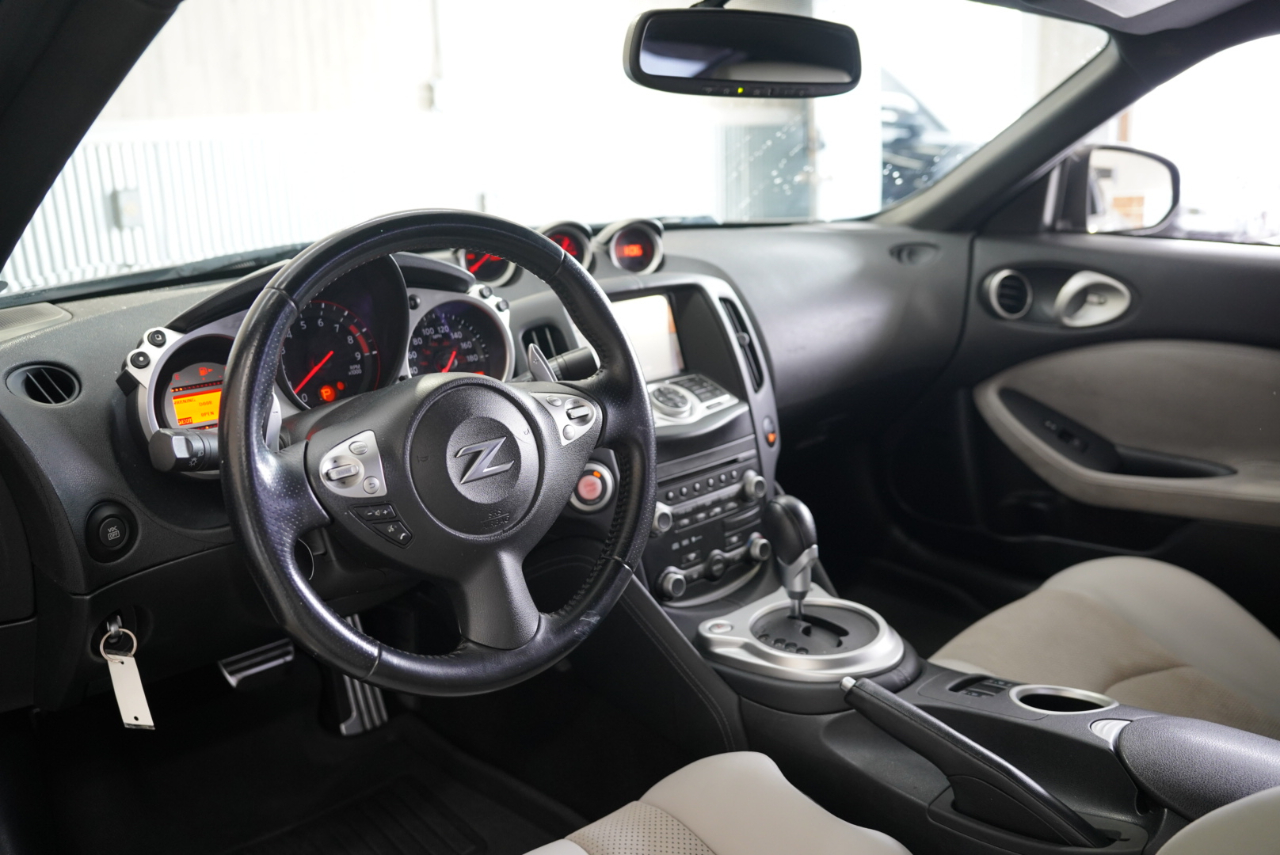 Nissan 370Z 2dr Cpe Auto Touring 2009 Nissan 370Z 2dr Cpe Auto Touring 2009
