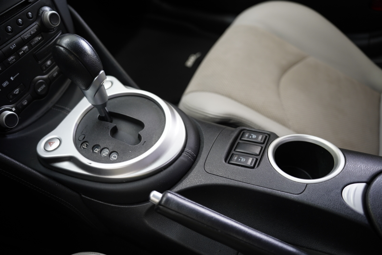 Nissan 370Z 2dr Cpe Auto Touring 2009 Nissan 370Z 2dr Cpe Auto Touring 2009