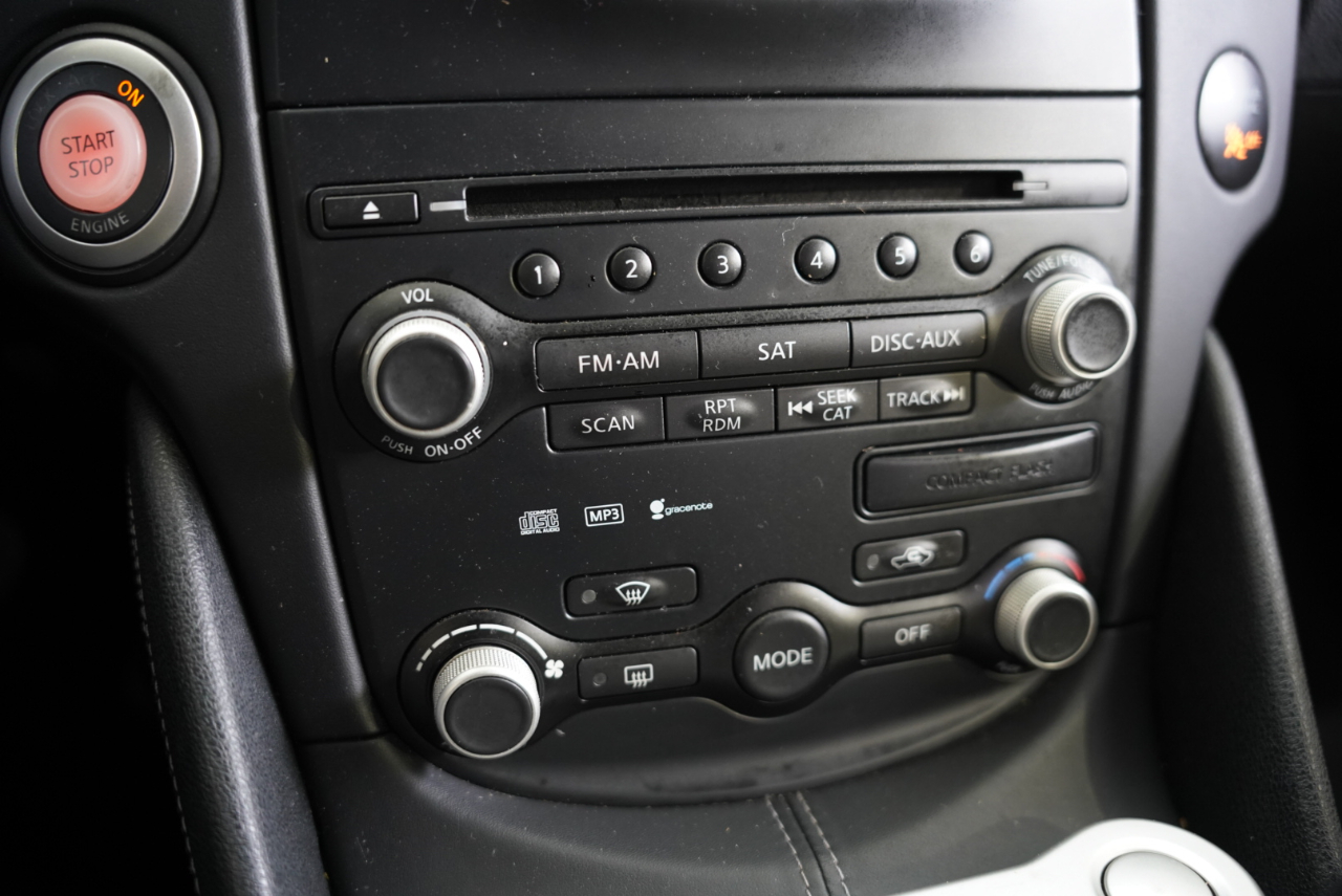 Nissan 370Z 2dr Cpe Auto Touring 2009 Nissan 370Z 2dr Cpe Auto Touring 2009