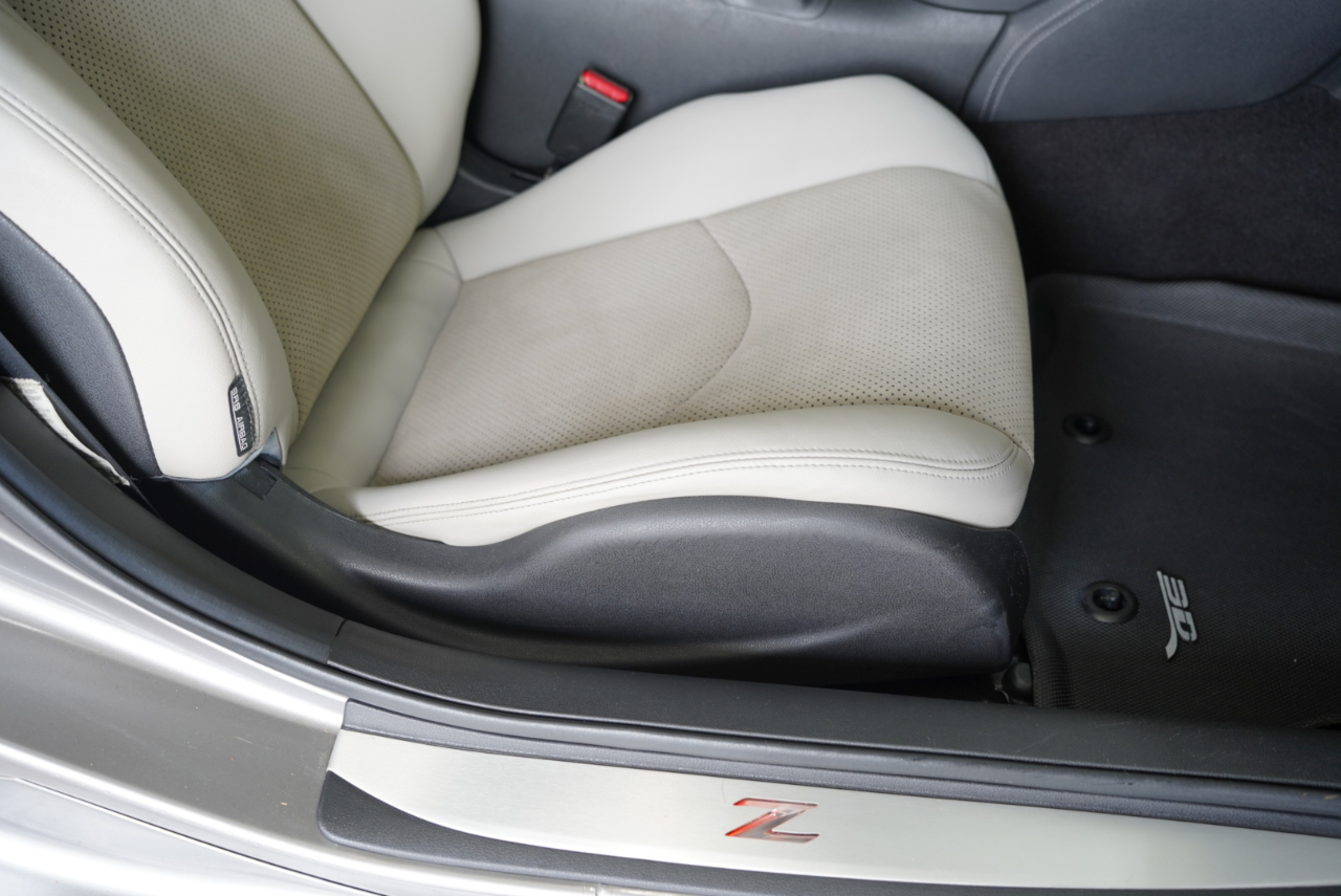 Nissan 370Z 2dr Cpe Auto Touring 2009 Nissan 370Z 2dr Cpe Auto Touring 2009