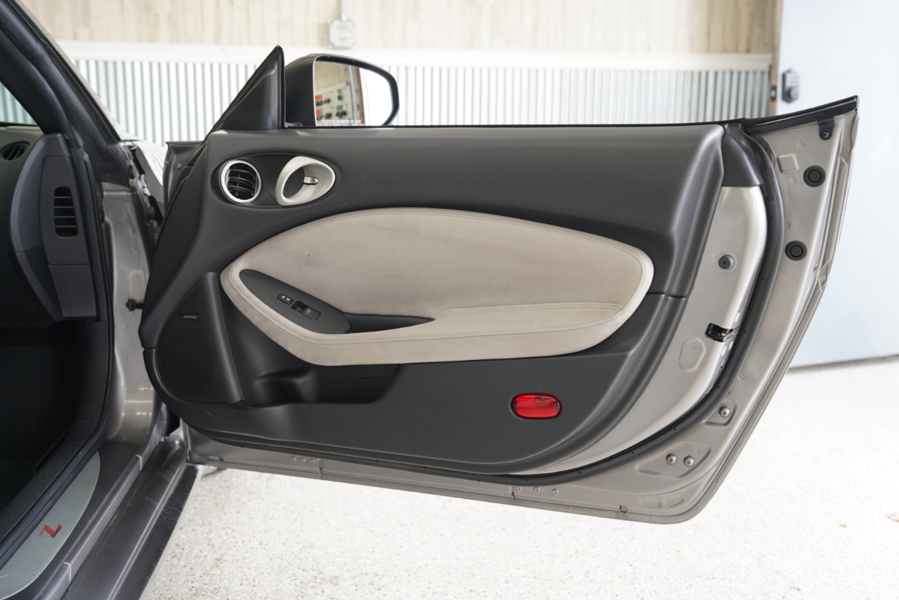 Nissan 370Z 2dr Cpe Auto Touring 2009 Nissan 370Z 2dr Cpe Auto Touring 2009