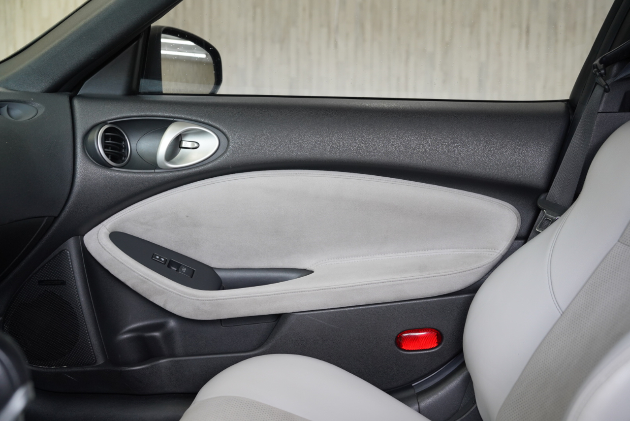 Nissan 370Z 2dr Cpe Auto Touring 2009 Nissan 370Z 2dr Cpe Auto Touring 2009