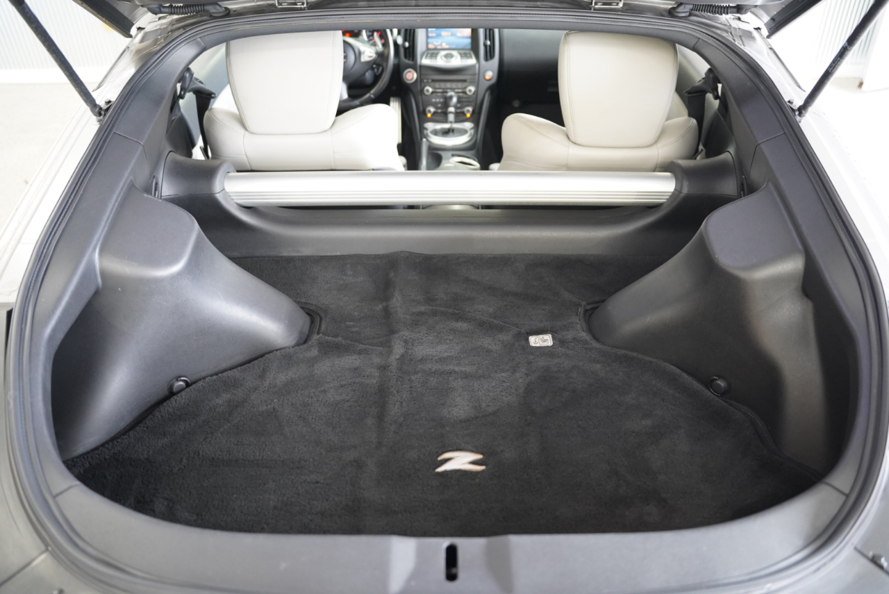 Nissan 370Z 2dr Cpe Auto Touring 2009 Nissan 370Z 2dr Cpe Auto Touring 2009