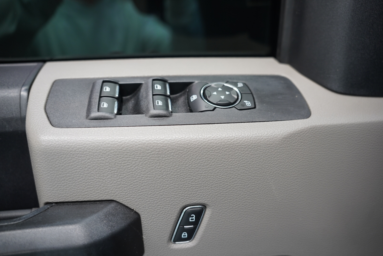 Ford Super Duty F-350 DRW XL 4WD Crew Cab 8' Box 2019 Ford Super Duty F-350 DRW XL 4WD Crew Cab 8' Box 2019