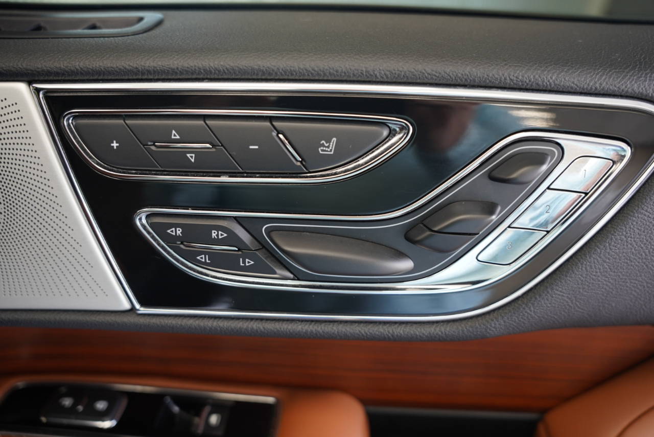 Lincoln Navigator Reserve 4x4 2020 Lincoln Navigator Reserve 4x4 2020