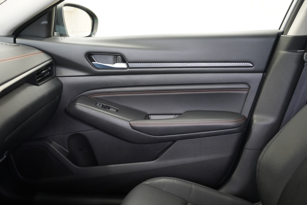 Nissan Altima 2.5 SR Sedan 2021 Nissan Altima 2.5 SR Sedan 2021