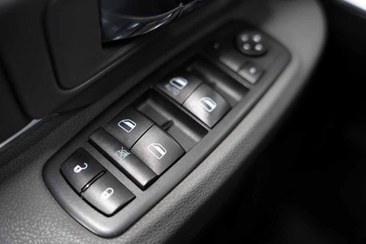 RAM 1500 Classic SLT 4x4 Crew Cab 6'4" Box 2020