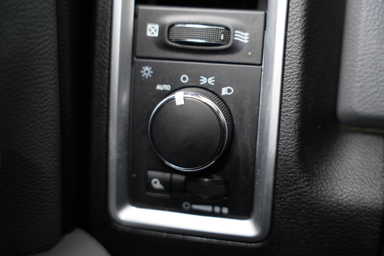 RAM 1500 Classic SLT 4x4 Crew Cab 6'4" Box 2020