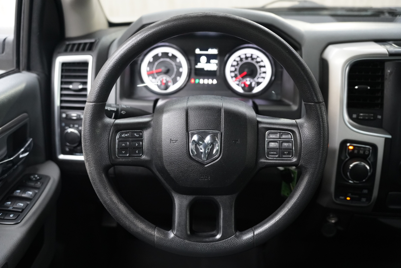 RAM 1500 Classic SLT 4x4 Crew Cab 6'4" Box 2020