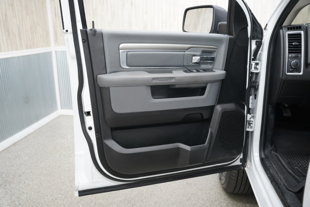 RAM 1500 Classic SLT 4x4 Crew Cab 6'4" Box 2020