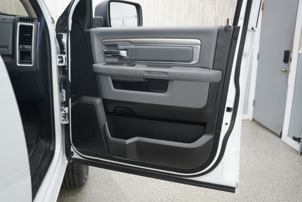 RAM 1500 Classic SLT 4x4 Crew Cab 6'4" Box 2020