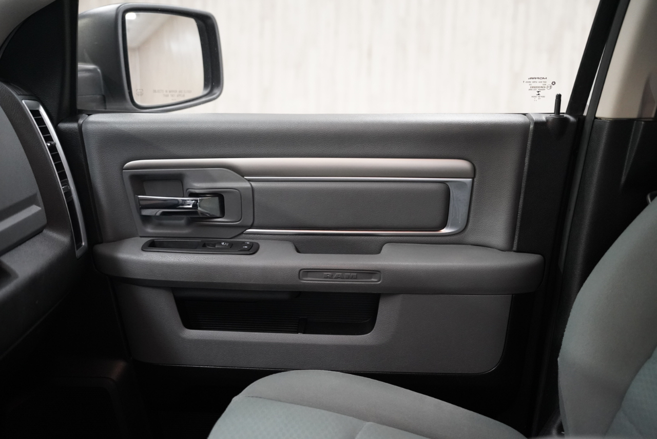 RAM 1500 Classic SLT 4x4 Crew Cab 6'4" Box 2020