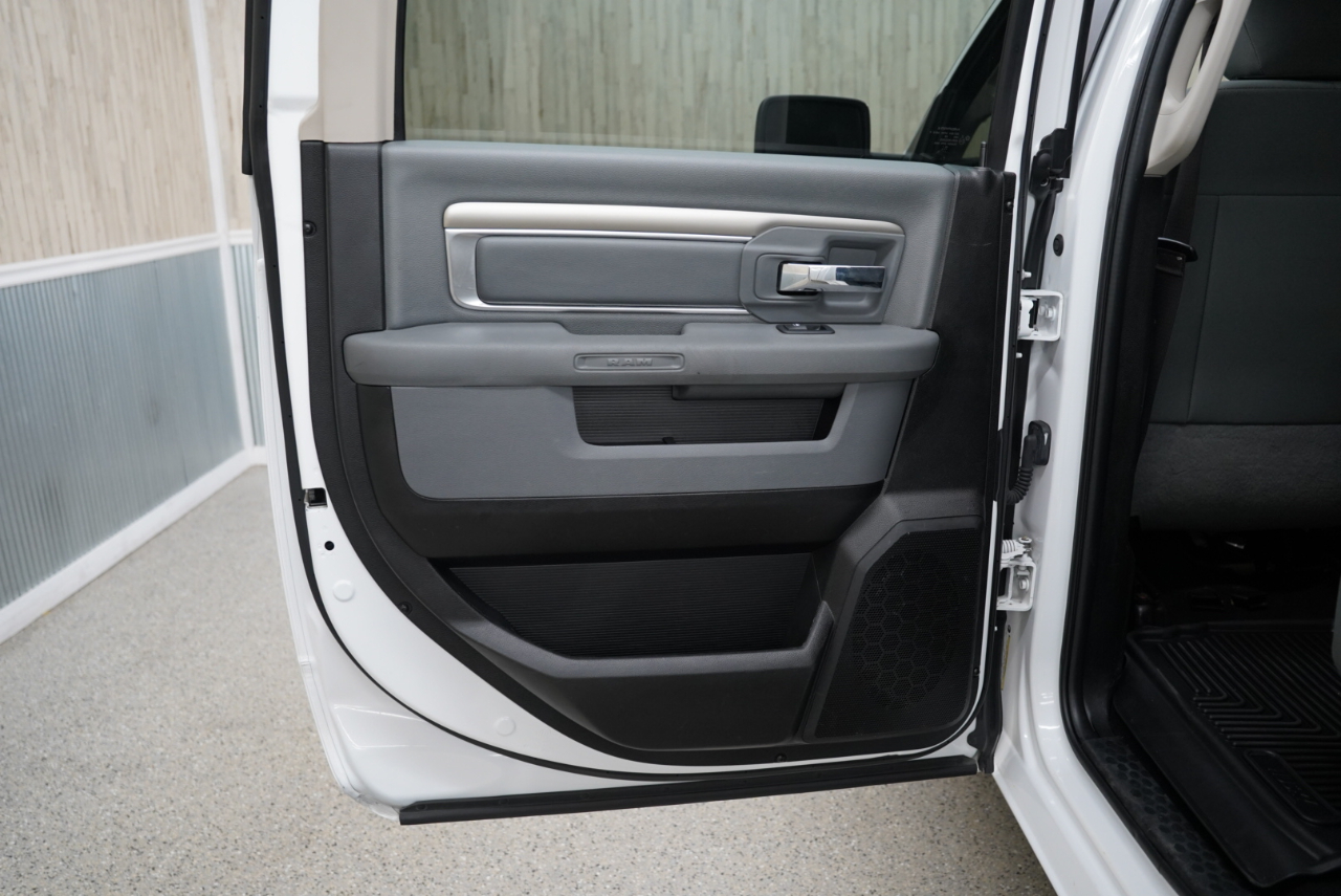 RAM 1500 Classic SLT 4x4 Crew Cab 6'4" Box 2020