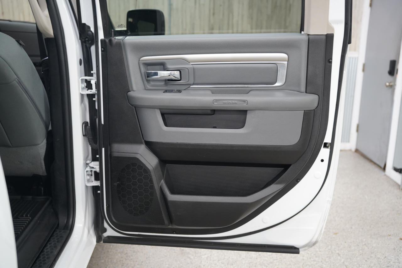 RAM 1500 Classic SLT 4x4 Crew Cab 6'4" Box 2020