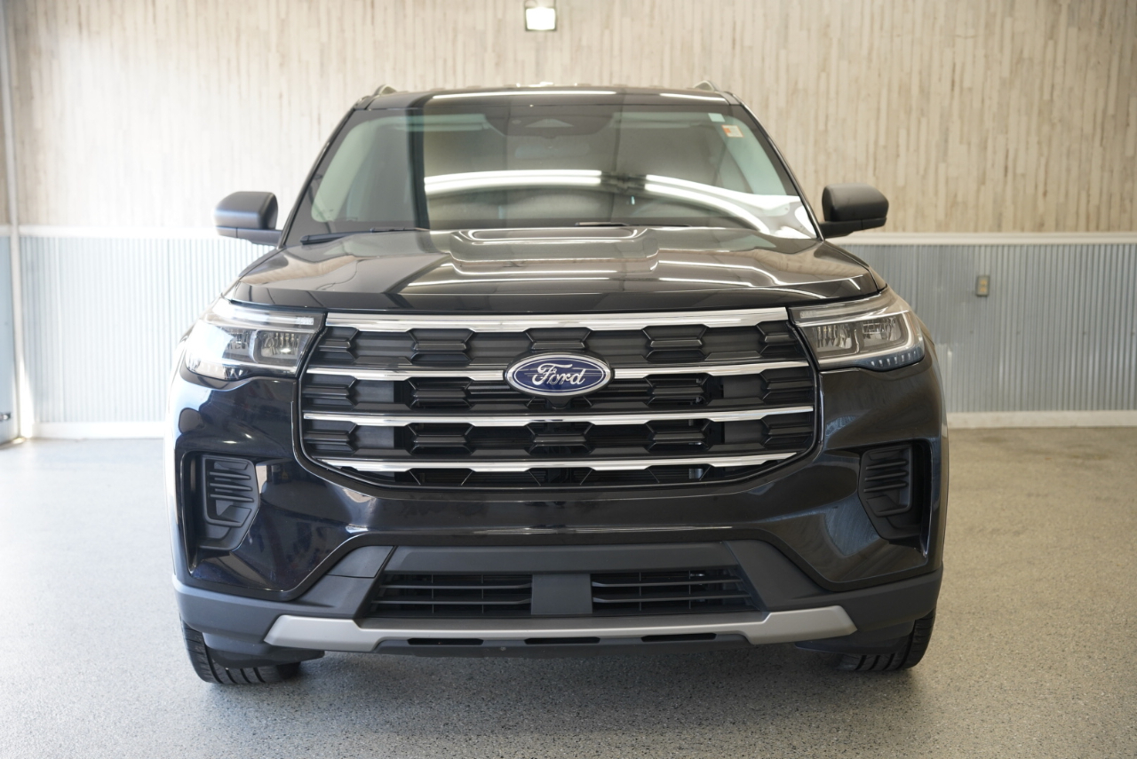 2025 Ford Explorer photo 3