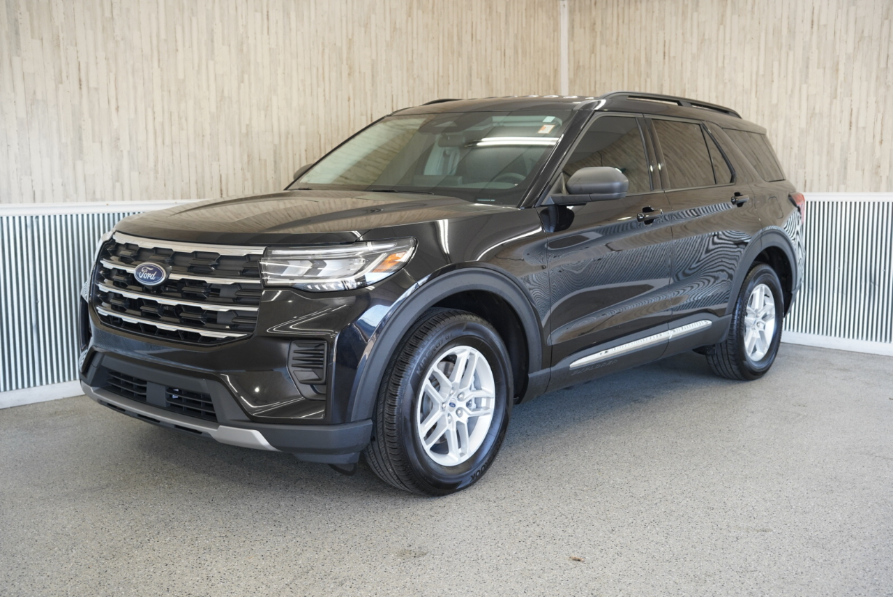 2025 Ford Explorer photo 4