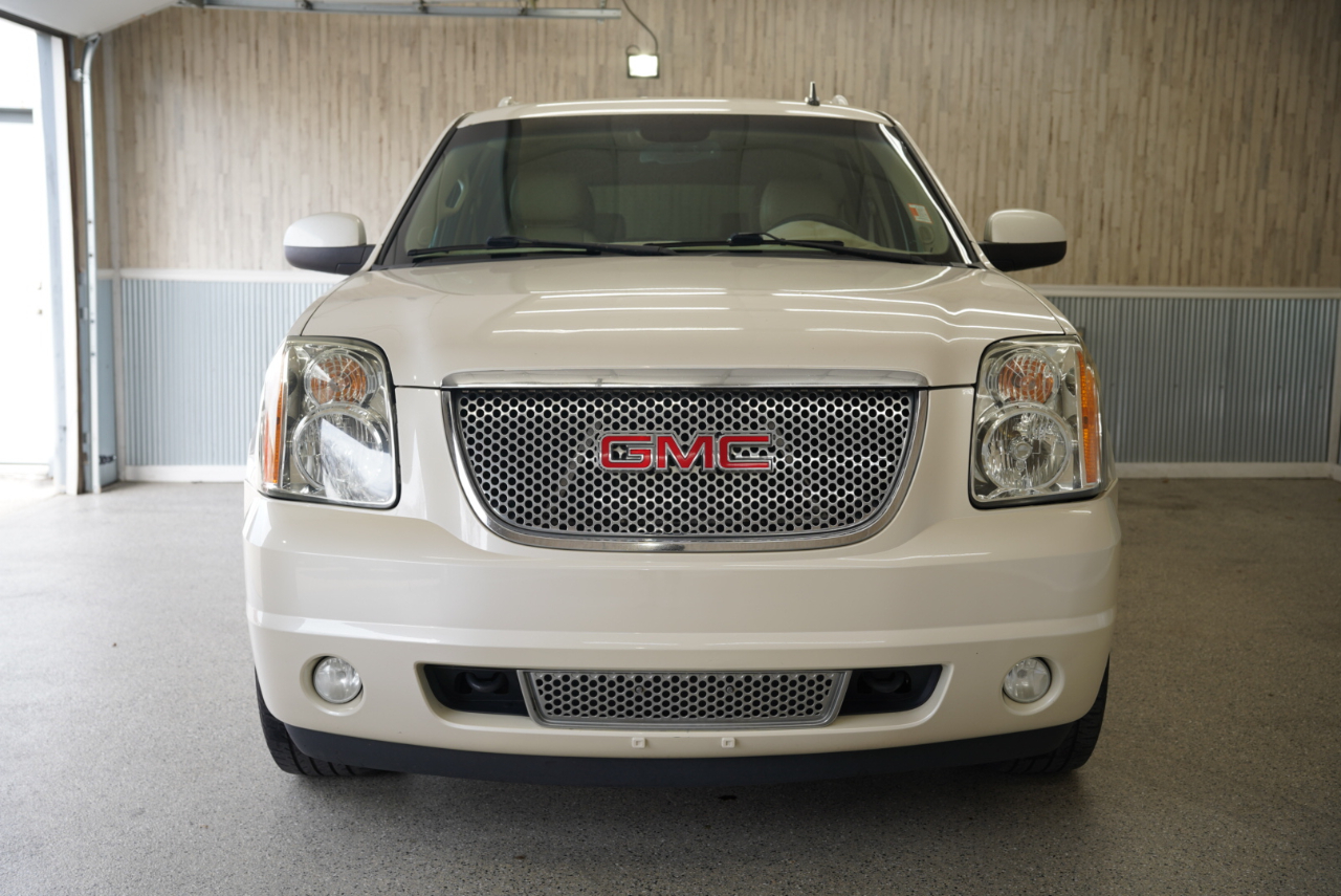 2012 Gmc Yukon XL 1500 Denali photo 2
