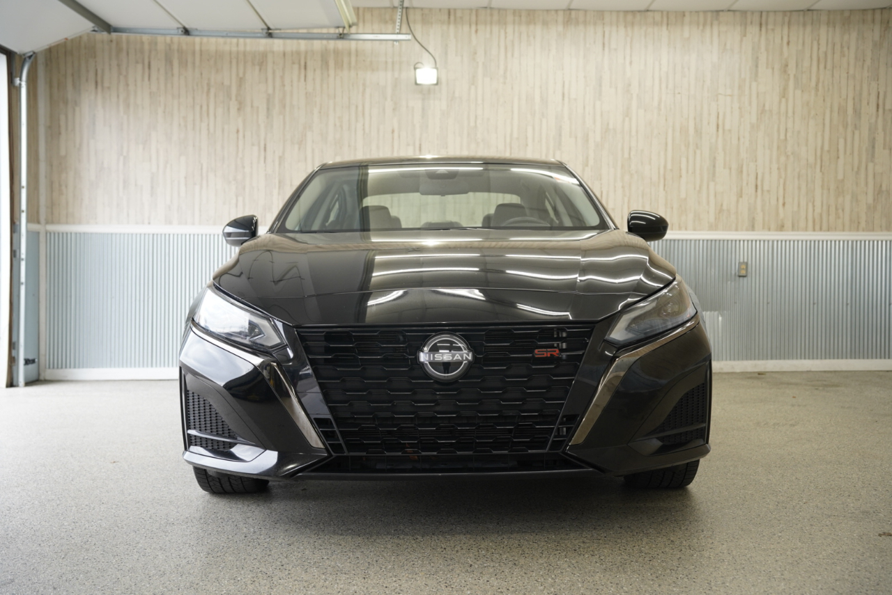 2023 Nissan Altima 2.5 SR photo 2