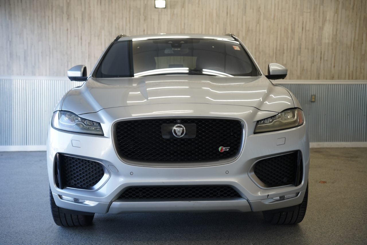 2017 Jaguar F-PACE S photo 3