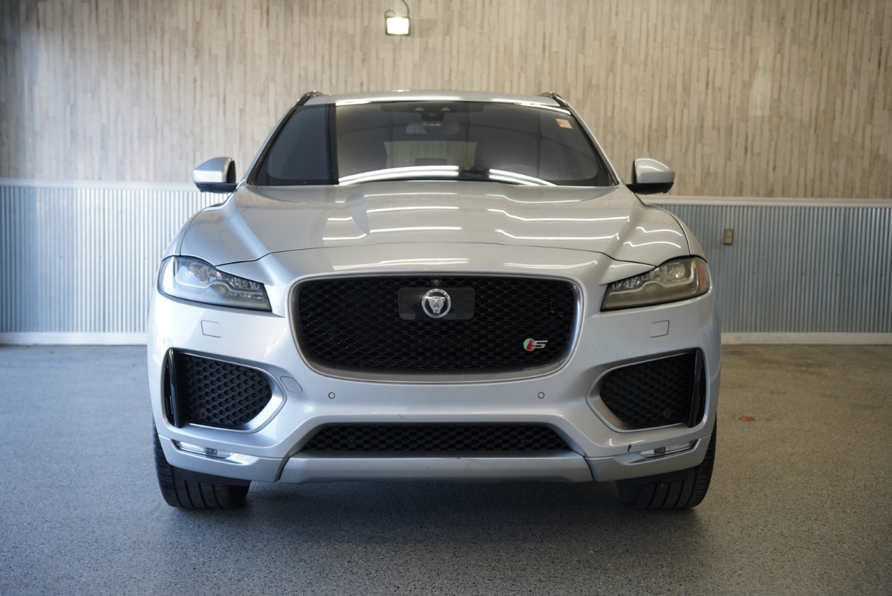 2017 Jaguar F-PACE S photo 2