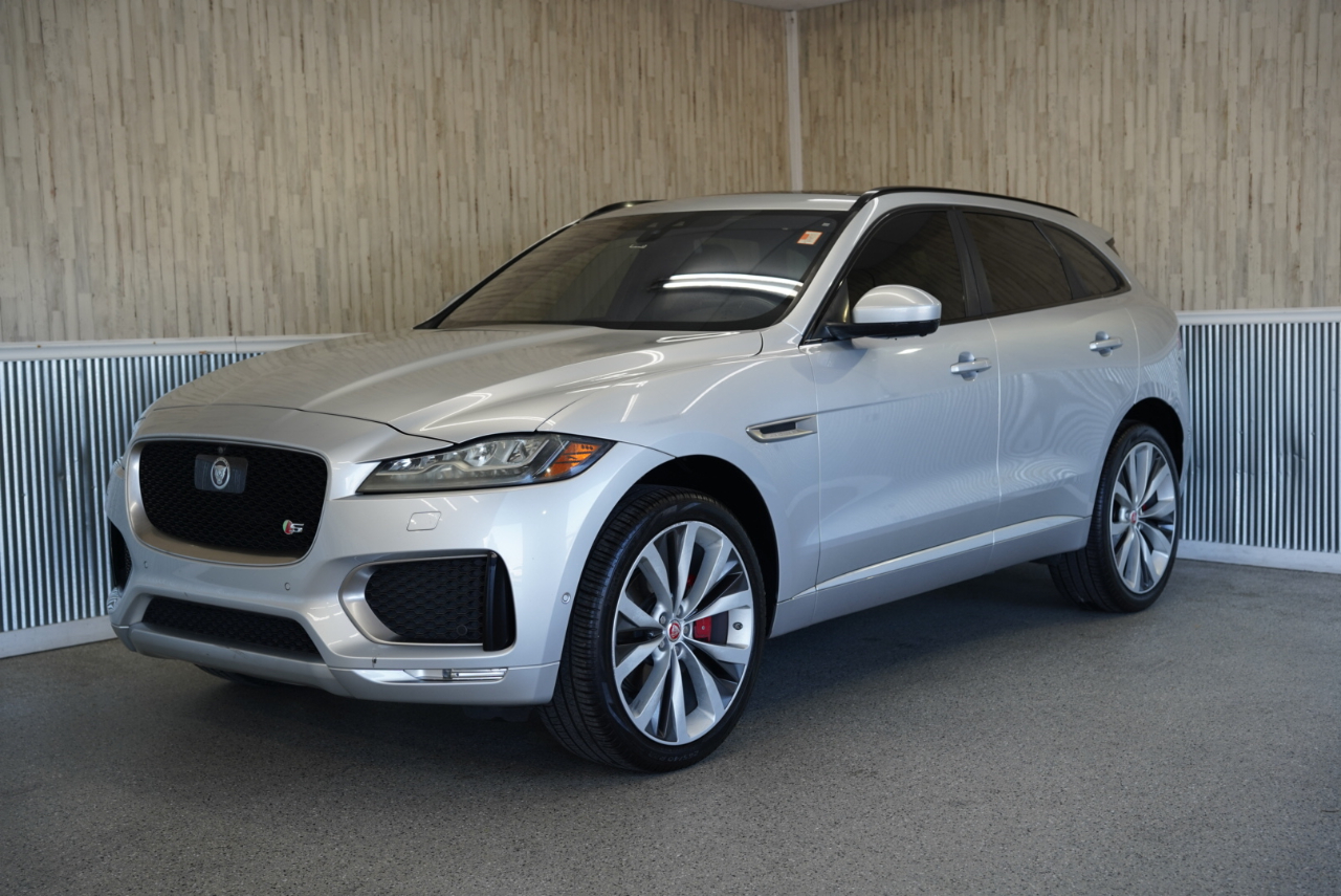 2017 Jaguar F-PACE S photo 4