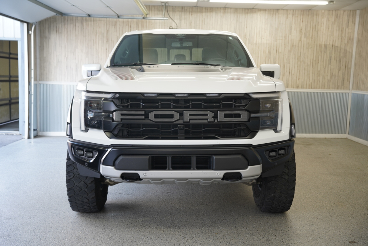 2025 Ford F-150 Raptor photo 2