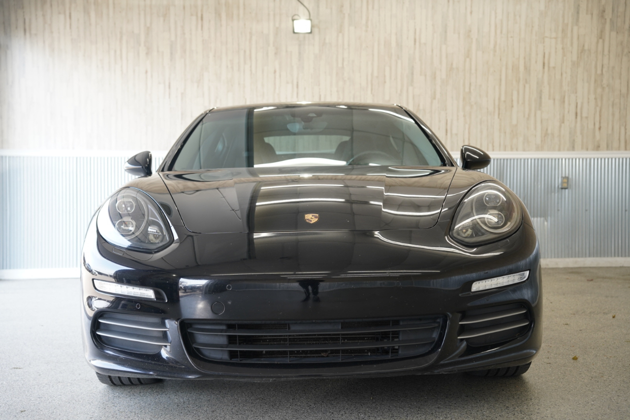 2016 Porsche Panamera 4 photo 3