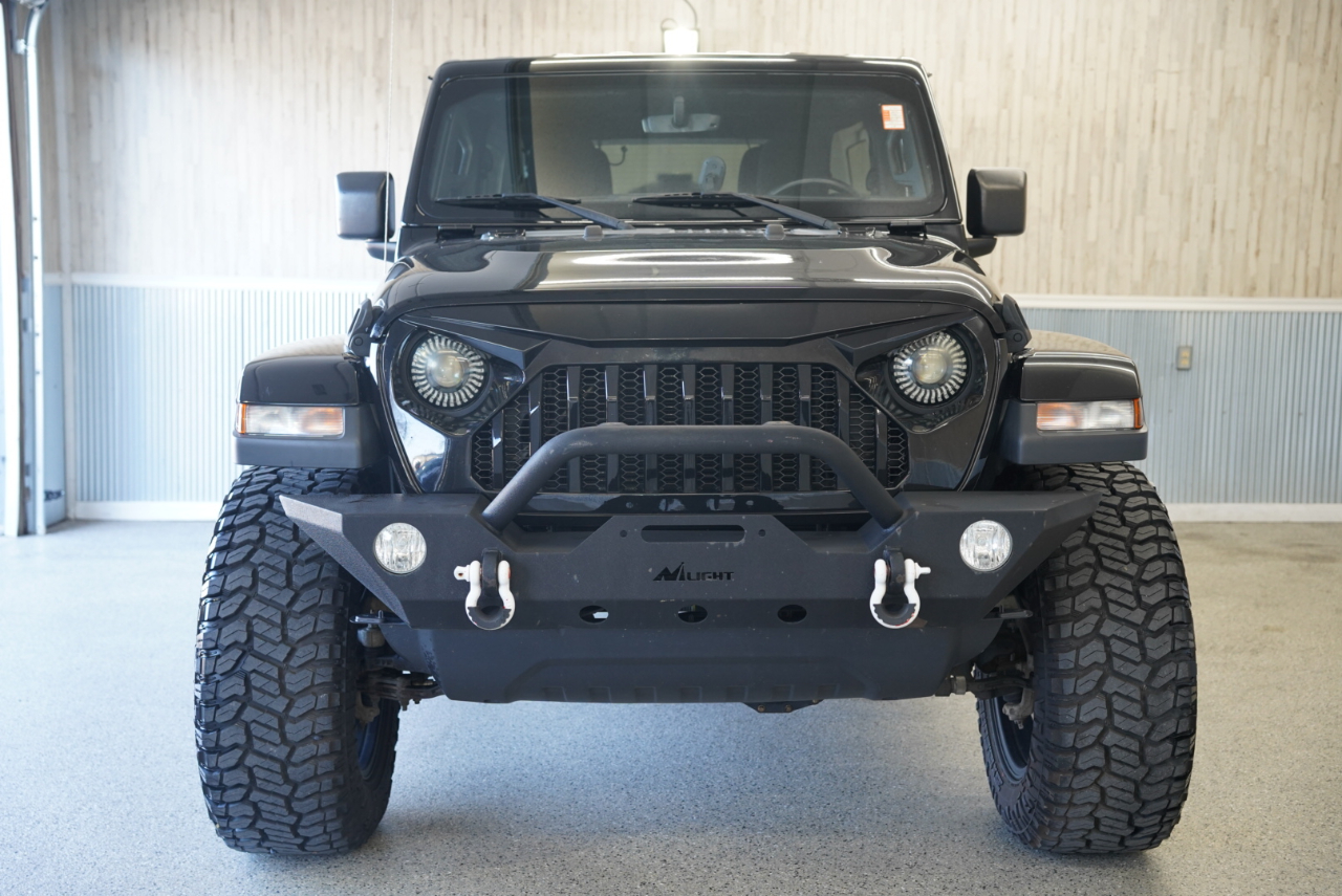 2019 Jeep Wrangler Unlimited Sahara photo 2