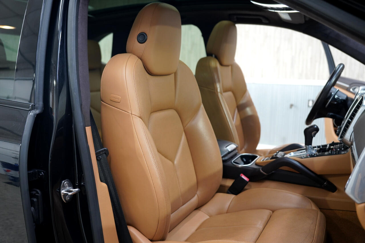 Porsche Cayenne AWD 4dr Turbo 2013