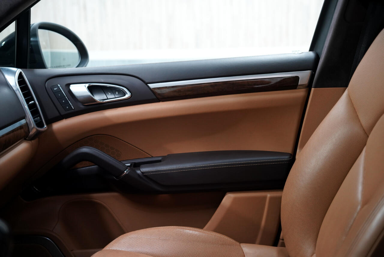 Porsche Cayenne AWD 4dr Turbo 2013