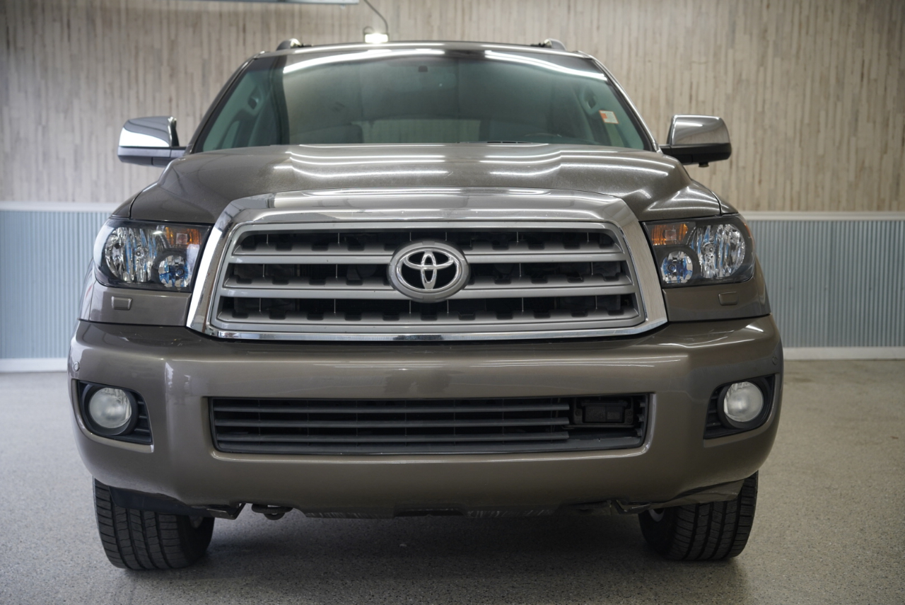 Toyota Sequoia 4WD LV8 FFV 6-Spd AT Platinum (Natl) 2011