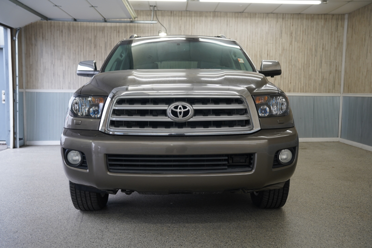 Toyota Sequoia 4WD LV8 FFV 6-Spd AT Platinum (Natl) 2011