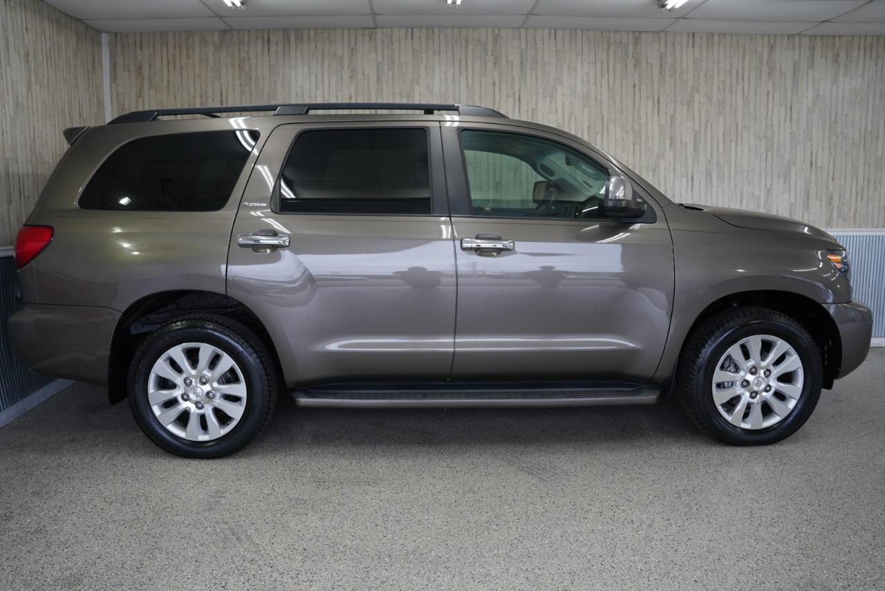 Toyota Sequoia 4WD LV8 FFV 6-Spd AT Platinum (Natl) 2011