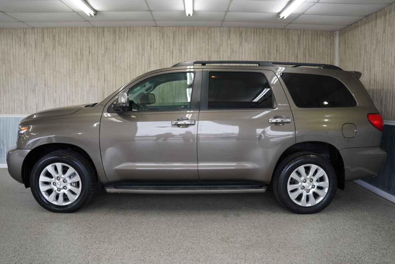 Toyota Sequoia 4WD LV8 FFV 6-Spd AT Platinum (Natl) 2011