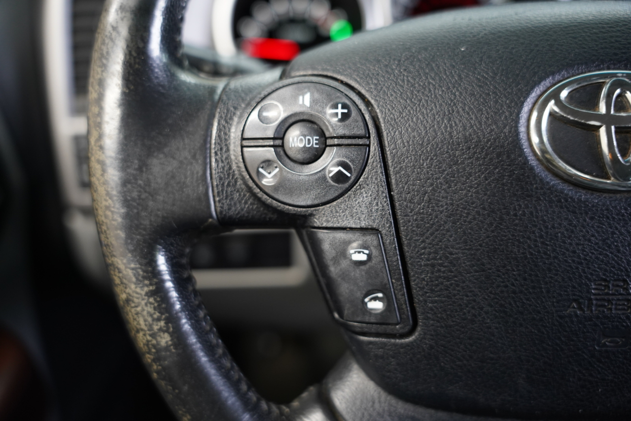 Toyota Sequoia 4WD LV8 FFV 6-Spd AT Platinum (Natl) 2011