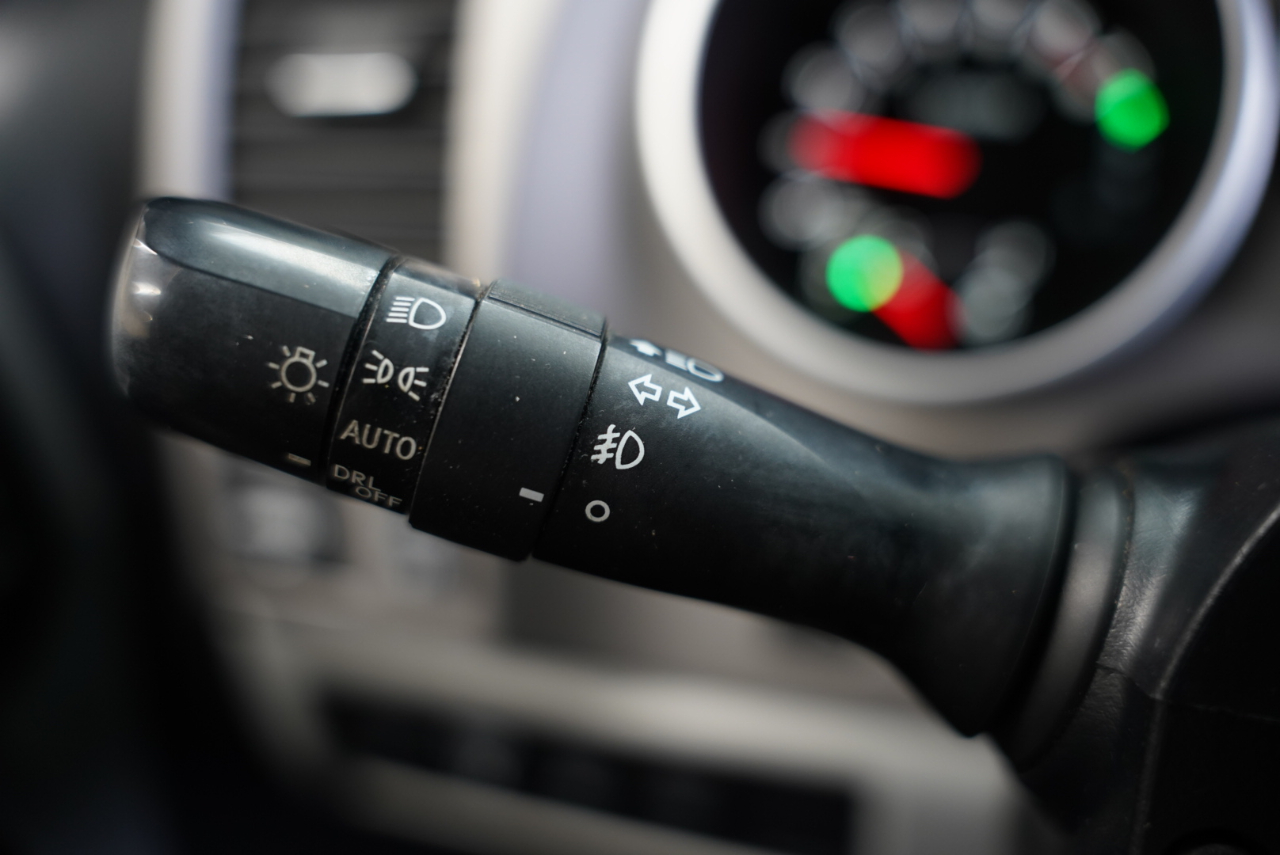 Toyota Sequoia 4WD LV8 FFV 6-Spd AT Platinum (Natl) 2011