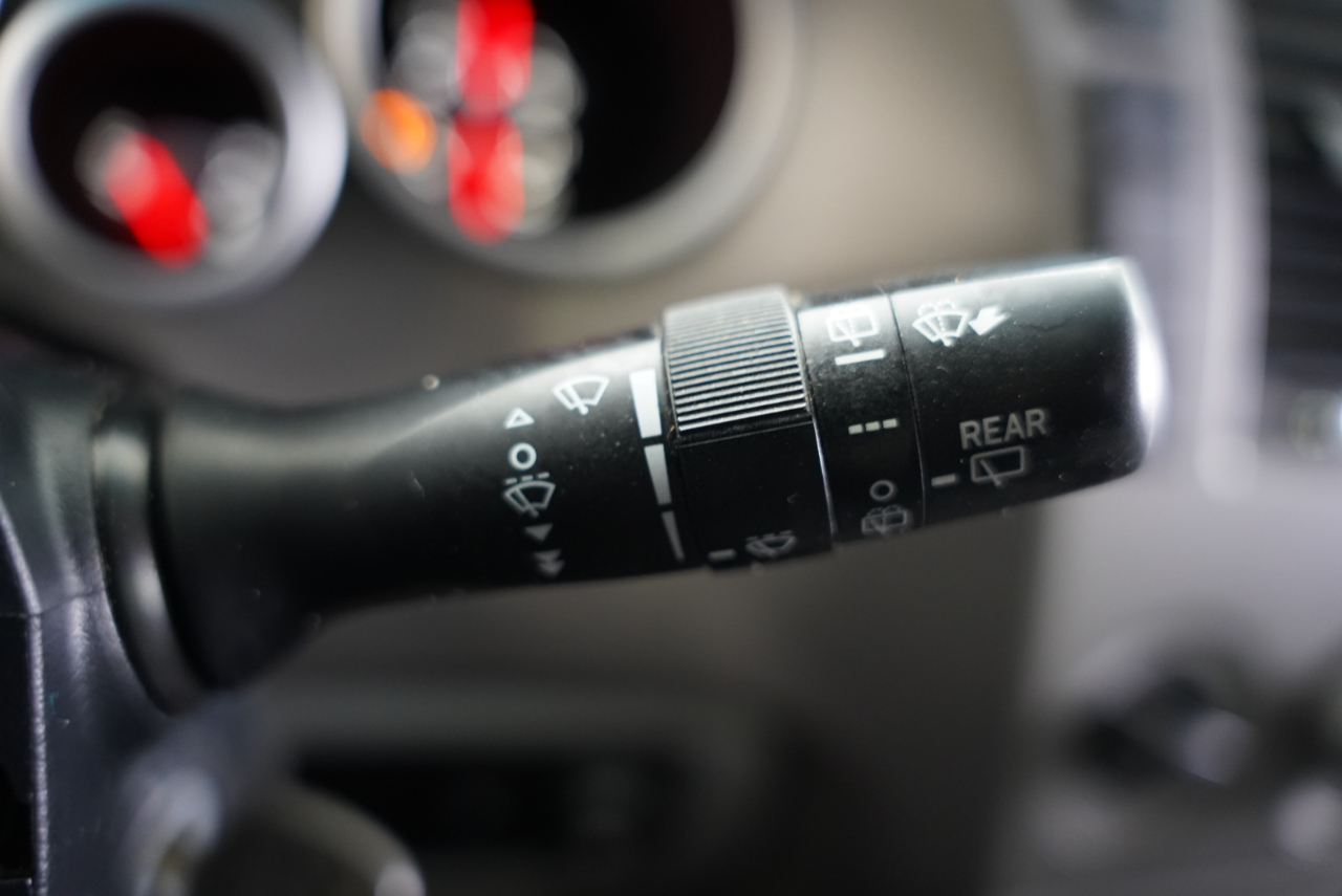 Toyota Sequoia 4WD LV8 FFV 6-Spd AT Platinum (Natl) 2011