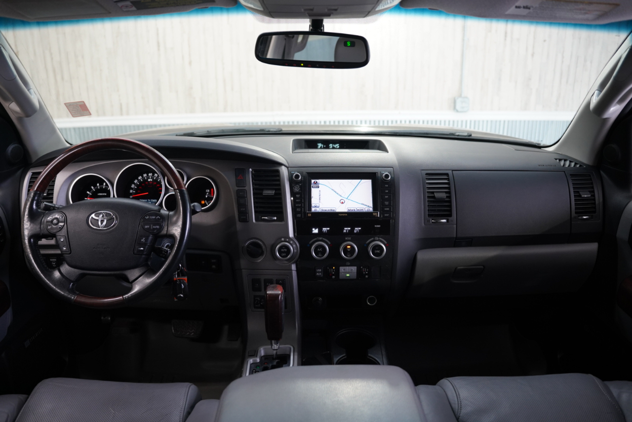 Toyota Sequoia 4WD LV8 FFV 6-Spd AT Platinum (Natl) 2011