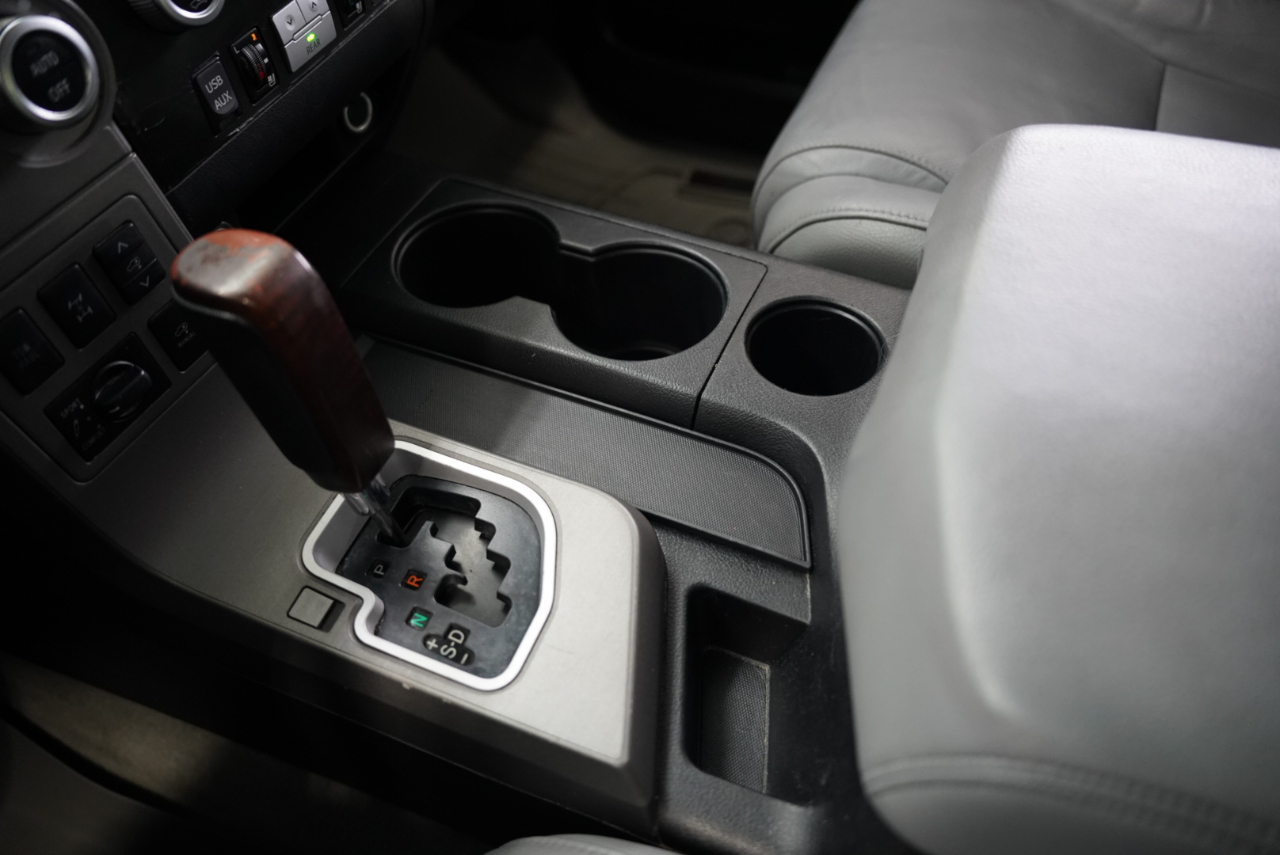 Toyota Sequoia 4WD LV8 FFV 6-Spd AT Platinum (Natl) 2011