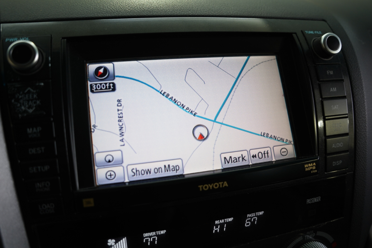 Toyota Sequoia 4WD LV8 FFV 6-Spd AT Platinum (Natl) 2011