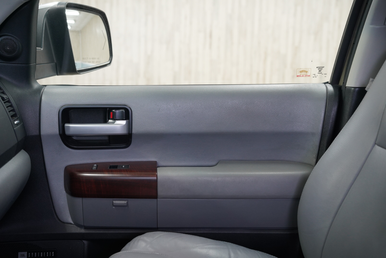 Toyota Sequoia 4WD LV8 FFV 6-Spd AT Platinum (Natl) 2011