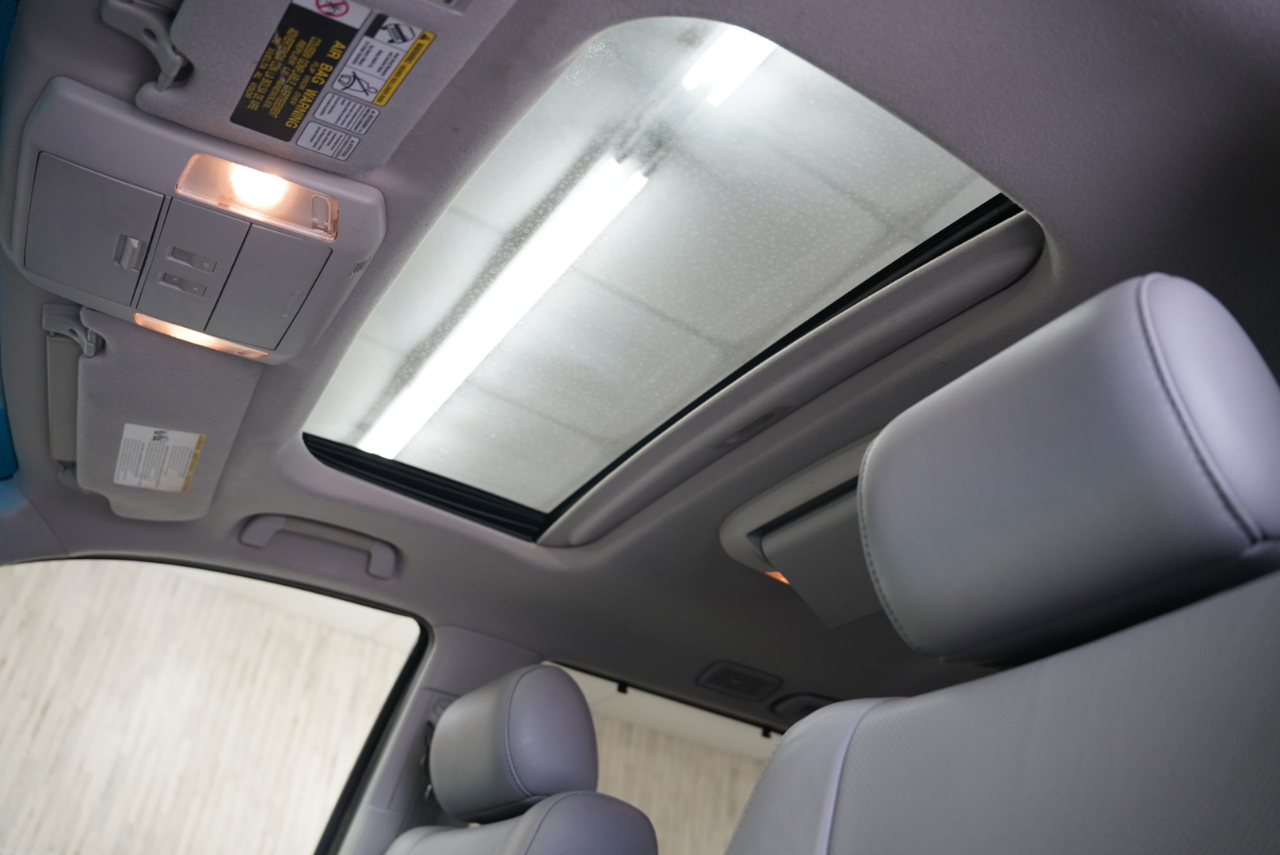 Toyota Sequoia 4WD LV8 FFV 6-Spd AT Platinum (Natl) 2011