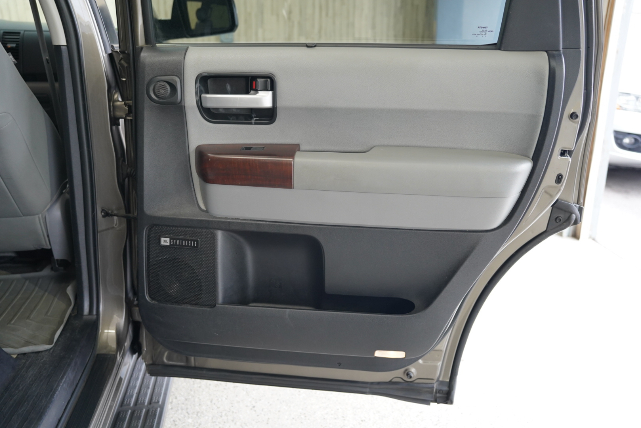 Toyota Sequoia 4WD LV8 FFV 6-Spd AT Platinum (Natl) 2011