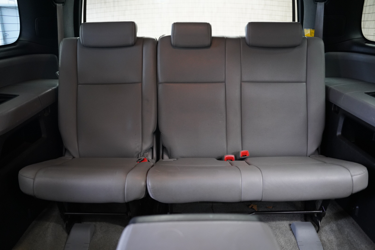 Toyota Sequoia 4WD LV8 FFV 6-Spd AT Platinum (Natl) 2011