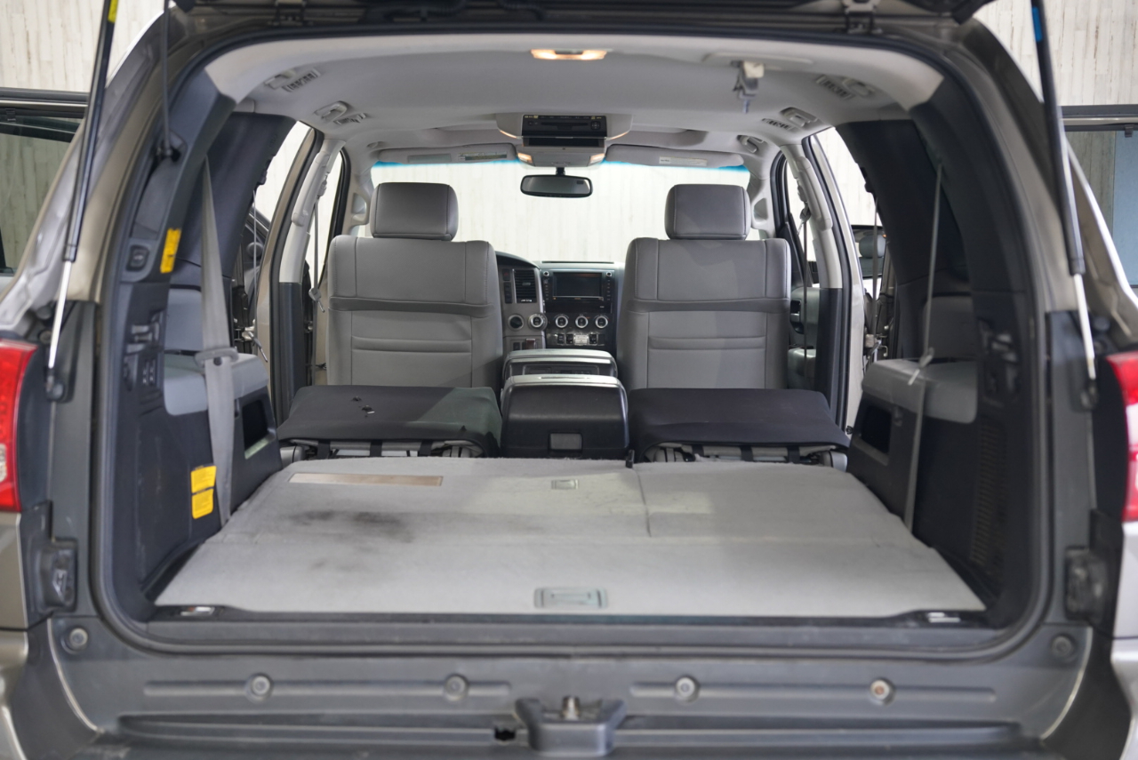 Toyota Sequoia 4WD LV8 FFV 6-Spd AT Platinum (Natl) 2011