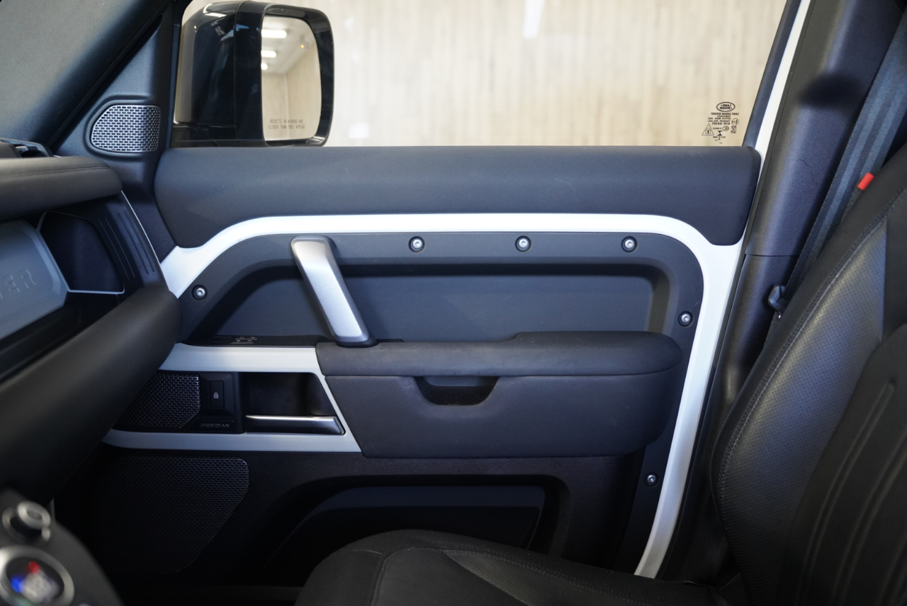 Land Rover Defender 110 X-Dynamic SE AWD 2021