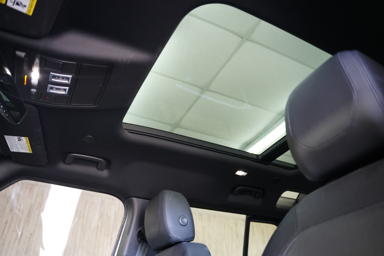 Land Rover Defender 110 X-Dynamic SE AWD 2021