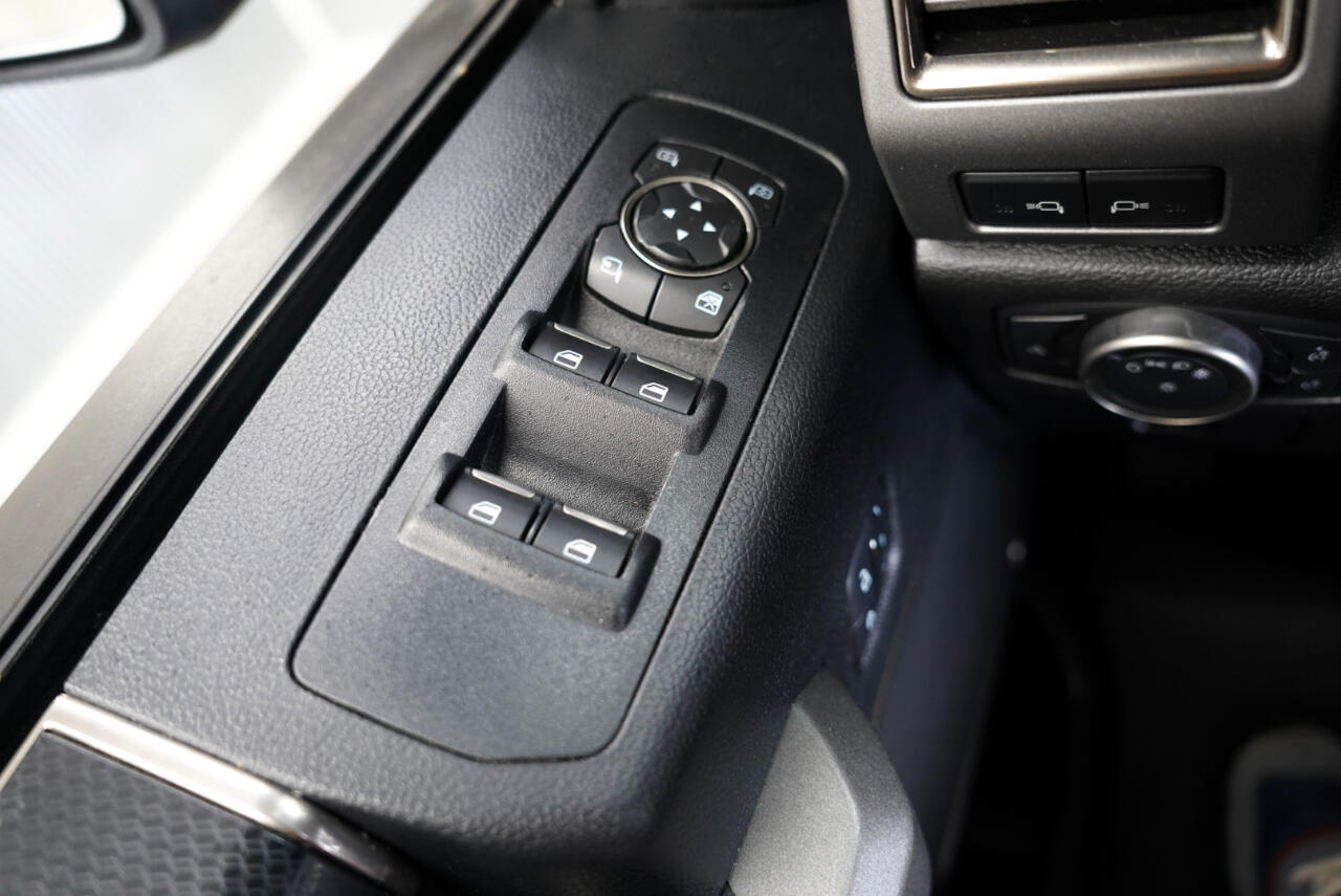 Ford F-150 Raptor 4WD SuperCrew 5.5' Box 2017