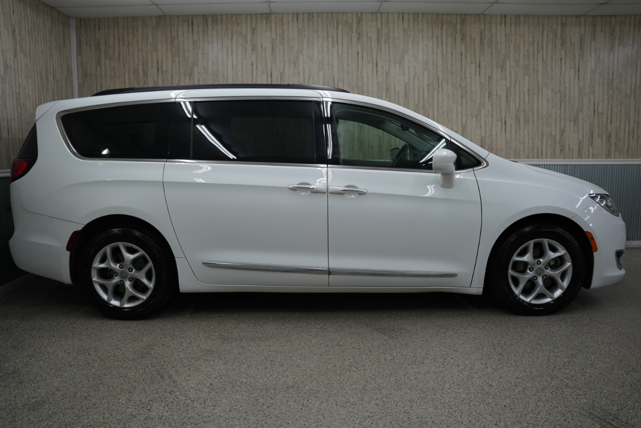 Chrysler Pacifica Touring-L FWD 2017