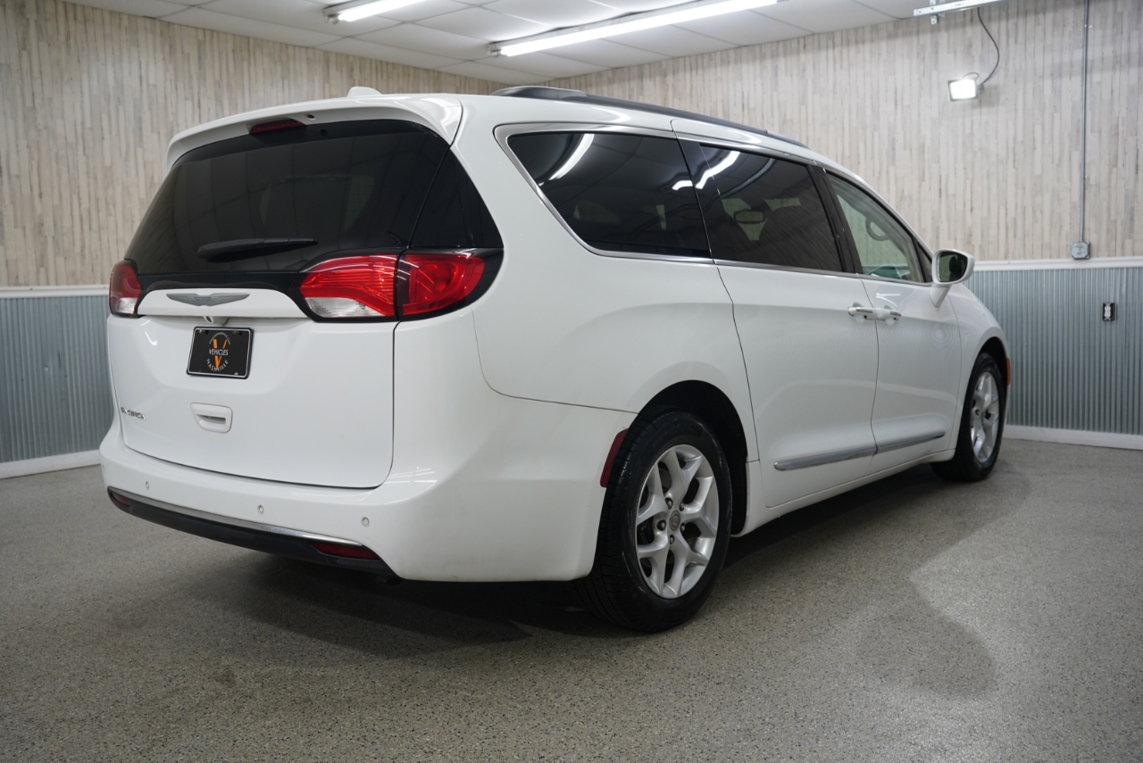 Chrysler Pacifica Touring-L FWD 2017